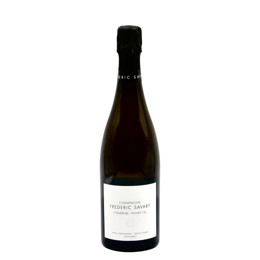 bouteille de Champagne "L'Ouverture" de la Maison Savart, une cuvée remarquable qui reflète le savoir-faire artisanal et l'expression pure du terroir champenois.