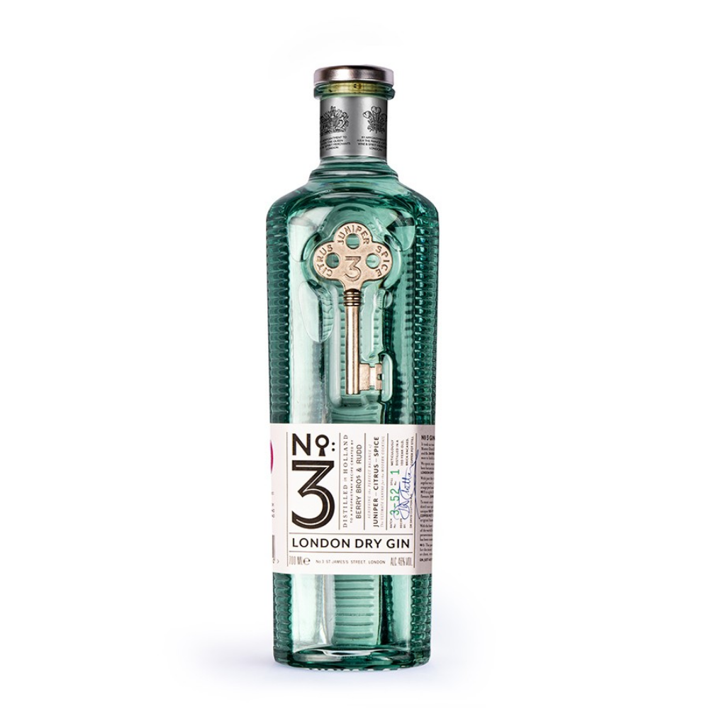 Bouteille de No.3 London Dry Gin est un gin premium, élaboré selon la tradition londonienne, offrant une expérience gustative exceptionnelle.