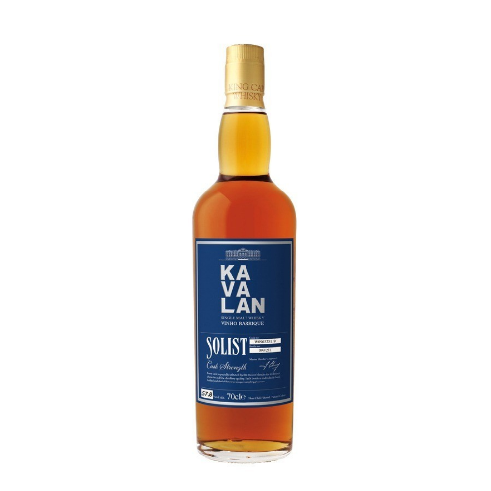 Kavalan Solist Vinho Barrique – Whisky taïwanais d’exception, vieilli en fûts de vin pour une richesse aromatique unique. Notes de fruits exotiques, vanille et chocolat.