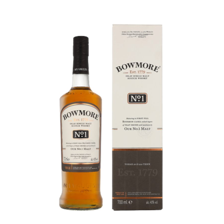 Bouteille de Bowmore No.1, single malt écossais d'Islay, présentée en format 70cl avec son packaging élégant, mettant en avant ses notes fumées et vanillées typiques du vieillissement en fûts de bourbon.