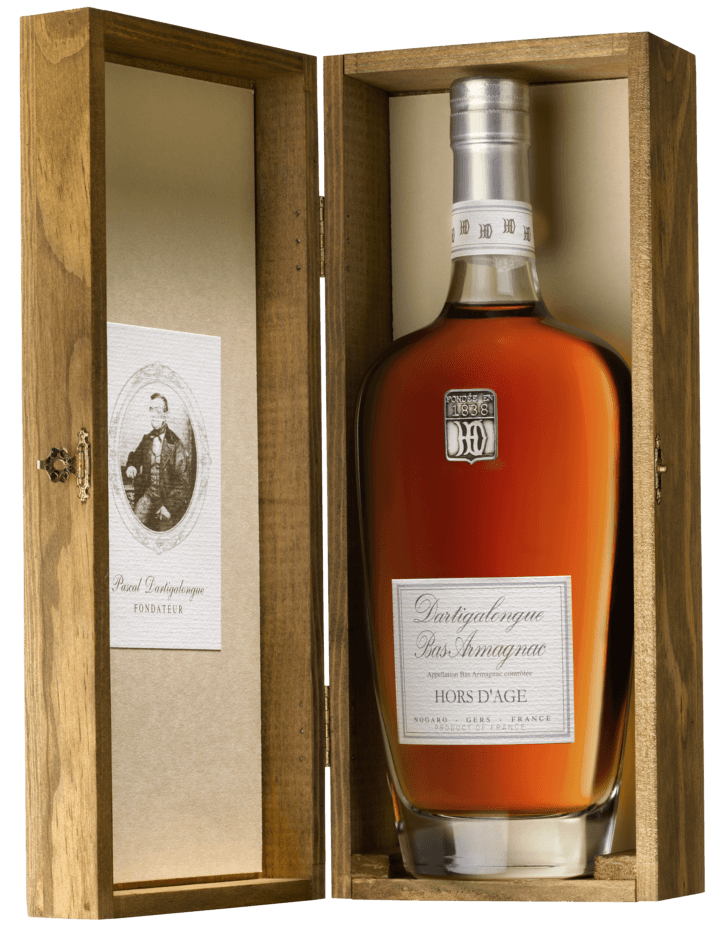 Bouteille de Bas-Armagnac Hors d’Âge Dartigalongue dans son coffret en bois