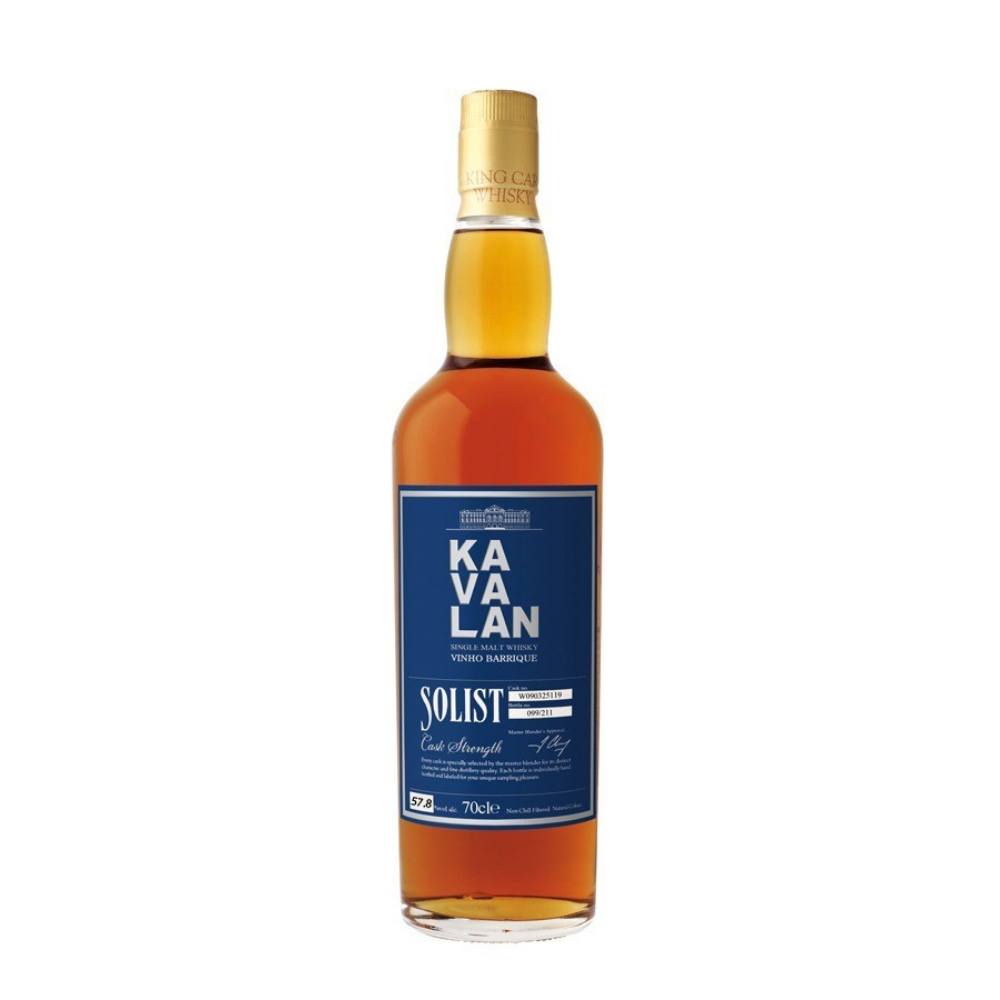 Kavalan Solist Vinho Barrique – Whisky taïwanais d’exception, vieilli en fûts de vin pour une richesse aromatique unique. Notes de fruits exotiques, vanille et chocolat. 