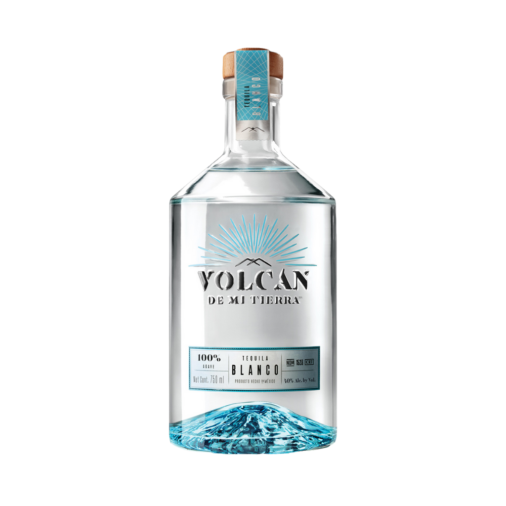 Tequila Volcán de Mi Tierra Blanco – Une tequila premium 100% agave, élaborée au pied du volcan de Tequila. Notes fraîches d’agrumes, d’herbes et d’épices, avec une belle intensité en bouche.